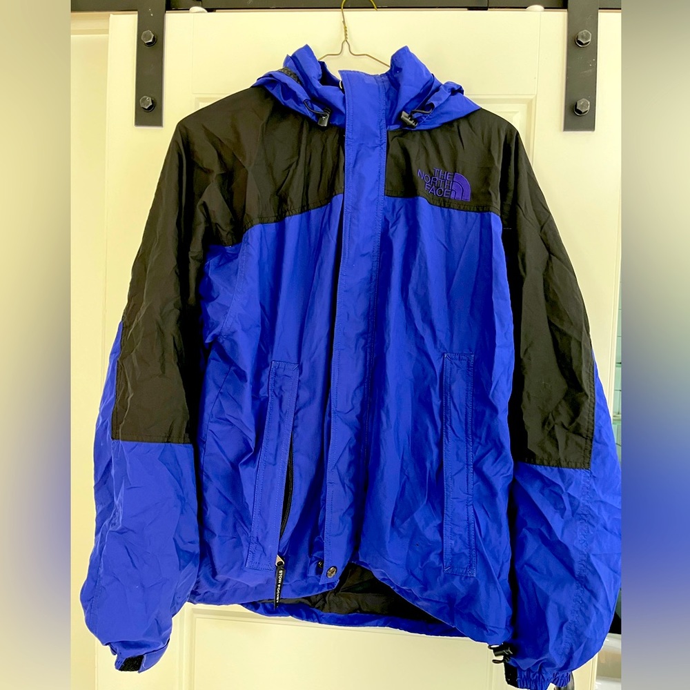 The North Face men’s medium lightweight jacket.